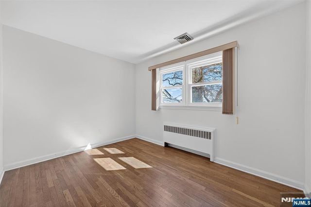 8 Laurel Street, Hawthorne, NJ 07506