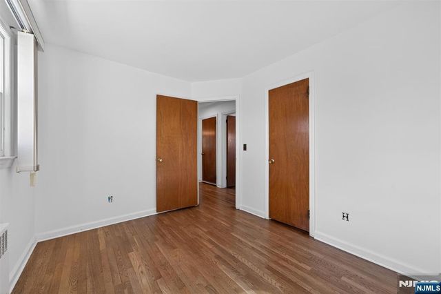 8 Laurel Street, Hawthorne, NJ 07506