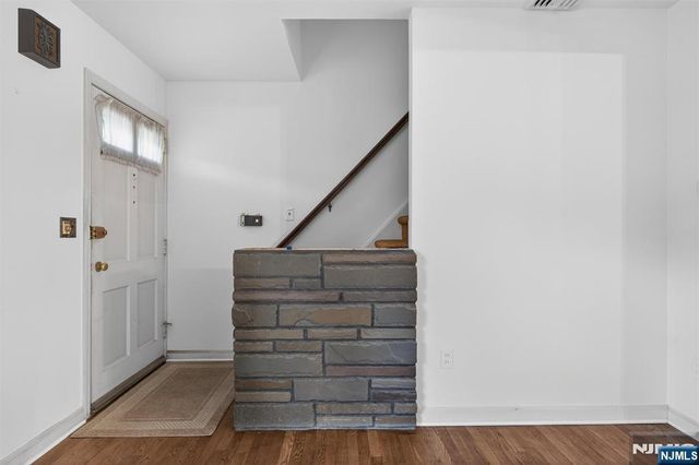 8 Laurel Street, Hawthorne, NJ 07506