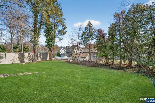 8 Laurel Street, Hawthorne, NJ 07506