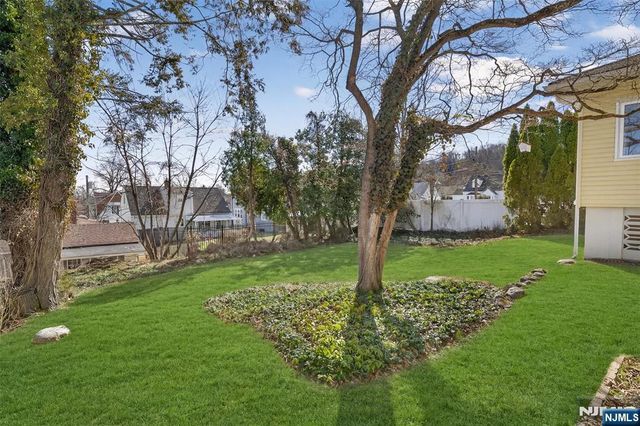 8 Laurel Street, Hawthorne, NJ 07506