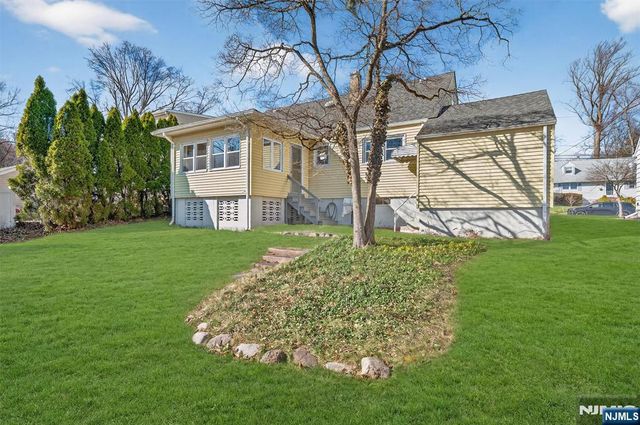 8 Laurel Street, Hawthorne, NJ 07506