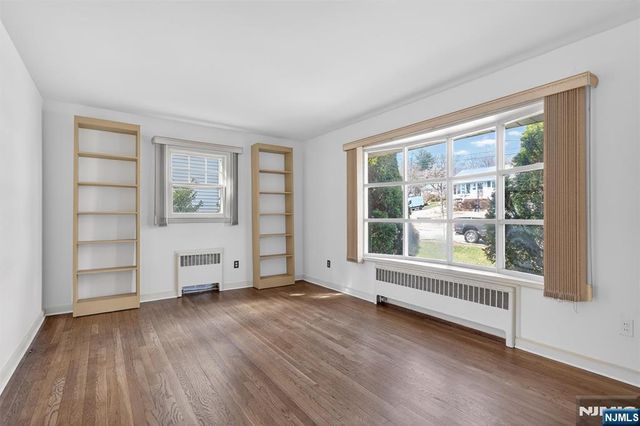 8 Laurel Street, Hawthorne, NJ 07506