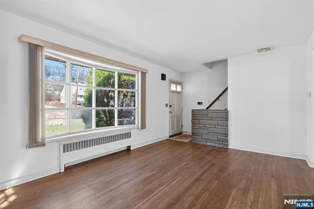 8 Laurel Street, Hawthorne, NJ 07506