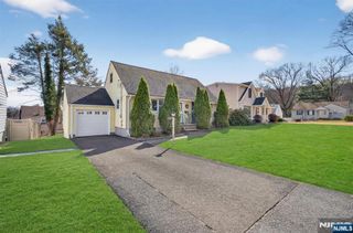 8 Laurel Street, Hawthorne, NJ 07506