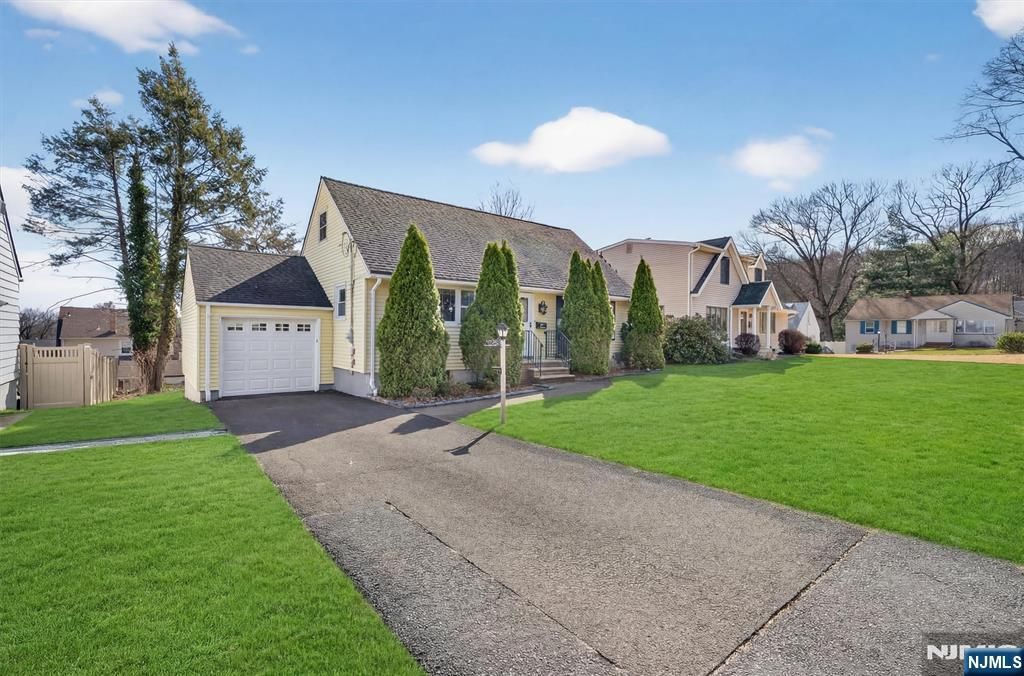 8 Laurel Street, Hawthorne, NJ 07506