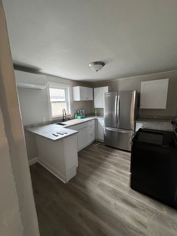 34 Quequechan St, Fall River, MA 02723