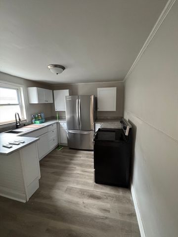 34 Quequechan St, Fall River, MA 02723