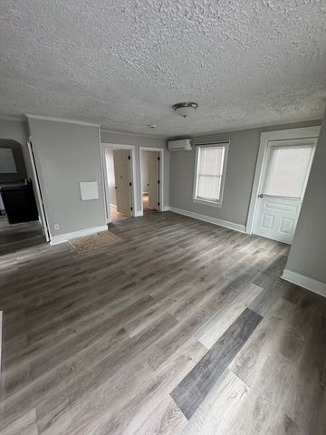 34 Quequechan St, Fall River, MA 02723