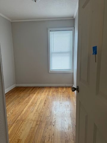 34 Quequechan St, Fall River, MA 02723