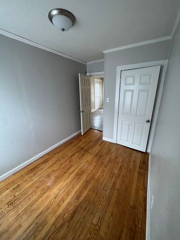 34 Quequechan St, Fall River, MA 02723