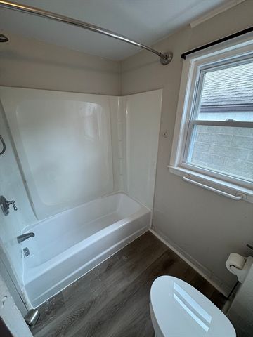34 Quequechan St, Fall River, MA 02723