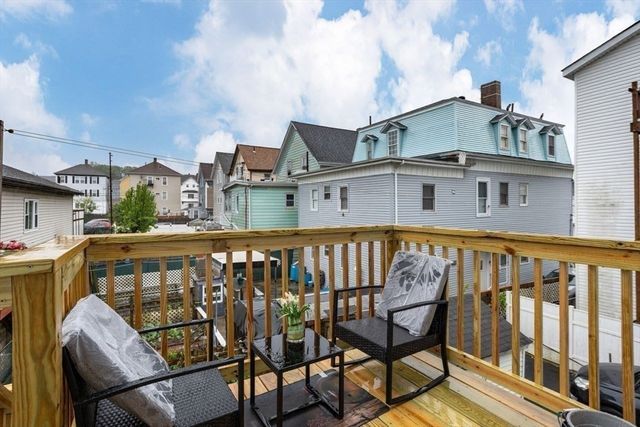 34 Quequechan St, Fall River, MA 02723
