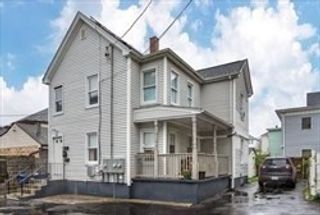 34 Quequechan St, Fall River, MA 02723