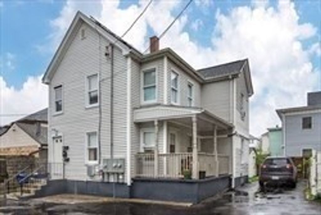 34 Quequechan St, Fall River, MA 02723
