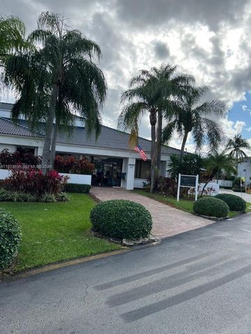 202 NE 211th Ter 202, Miami, FL 33179