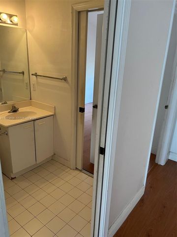 202 NE 211th Ter 202, Miami, FL 33179