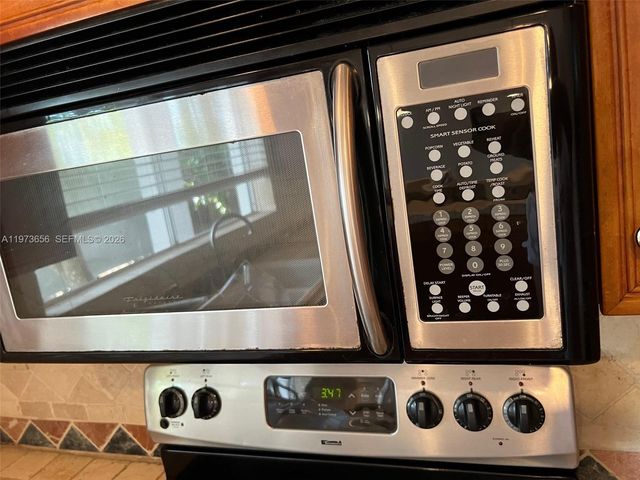 202 NE 211th Ter 202, Miami, FL 33179