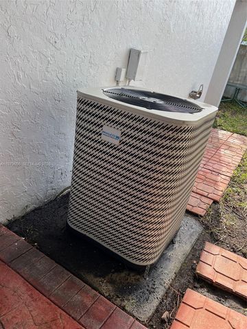 202 NE 211th Ter 202, Miami, FL 33179