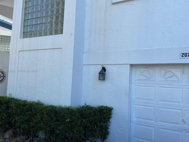202 NE 211th Ter 202, Miami, FL 33179