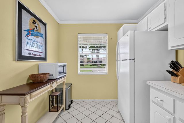 125 LAKE ANNE Drive 125, West Palm Beach, FL 33411