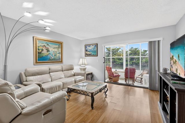 125 LAKE ANNE Drive 125, West Palm Beach, FL 33411