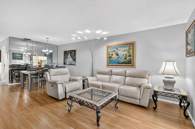 125 LAKE ANNE Drive 125, West Palm Beach, FL 33411