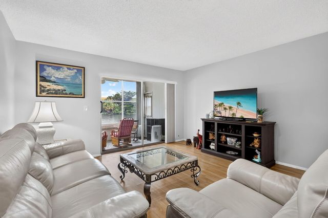 125 LAKE ANNE Drive 125, West Palm Beach, FL 33411