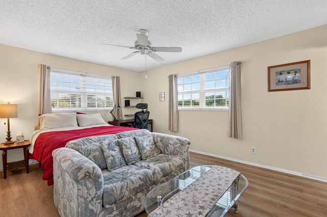 125 LAKE ANNE Drive 125, West Palm Beach, FL 33411