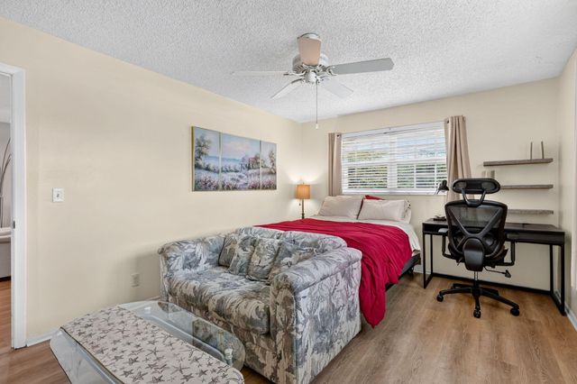 125 LAKE ANNE Drive 125, West Palm Beach, FL 33411