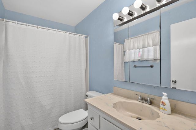 125 LAKE ANNE Drive 125, West Palm Beach, FL 33411