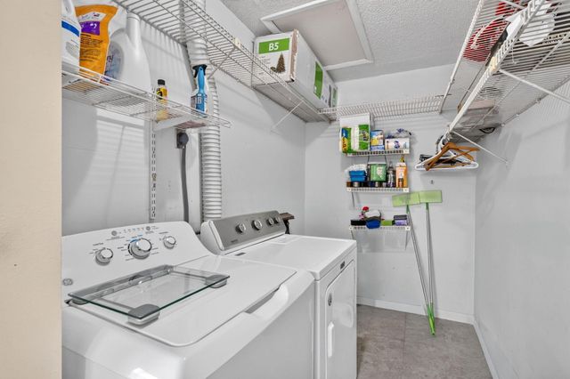 125 LAKE ANNE Drive 125, West Palm Beach, FL 33411
