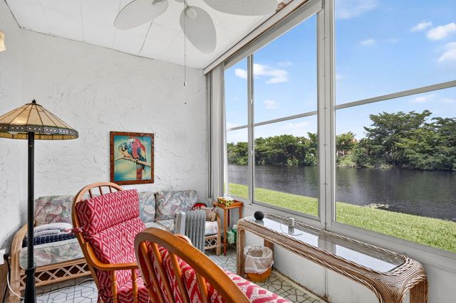 125 LAKE ANNE Drive 125, West Palm Beach, FL 33411