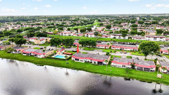 125 LAKE ANNE Drive 125, West Palm Beach, FL 33411