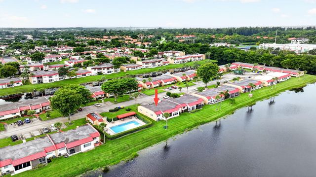 125 LAKE ANNE Drive 125, West Palm Beach, FL 33411