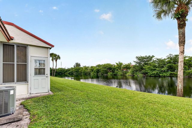 125 LAKE ANNE Drive 125, West Palm Beach, FL 33411