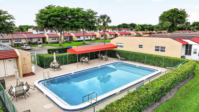 125 LAKE ANNE Drive 125, West Palm Beach, FL 33411