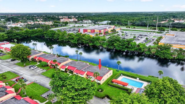 125 LAKE ANNE Drive 125, West Palm Beach, FL 33411