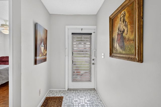 125 LAKE ANNE Drive 125, West Palm Beach, FL 33411