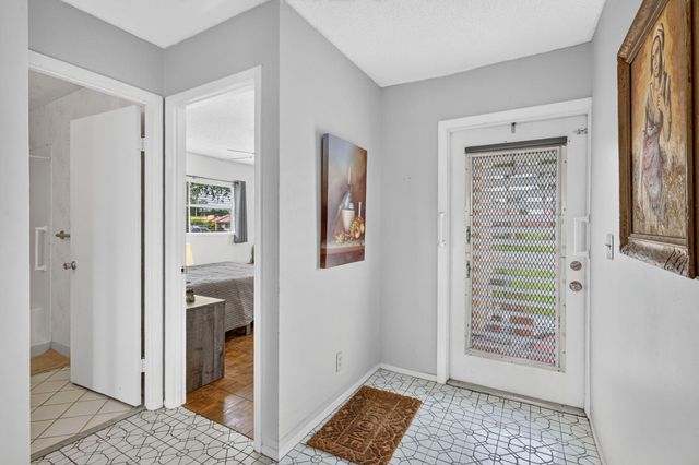 125 LAKE ANNE Drive 125, West Palm Beach, FL 33411