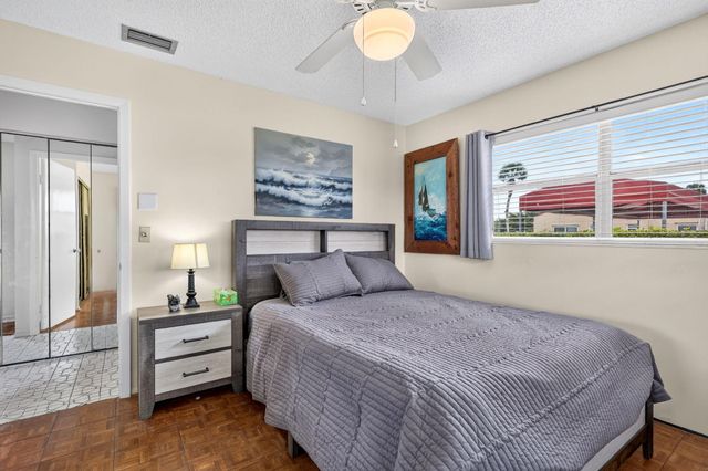 125 LAKE ANNE Drive 125, West Palm Beach, FL 33411