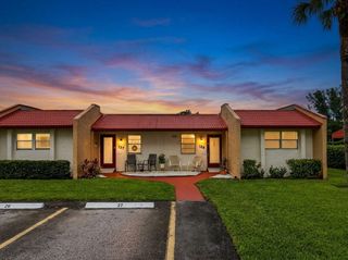 125 LAKE ANNE Drive 125, West Palm Beach, FL 33411