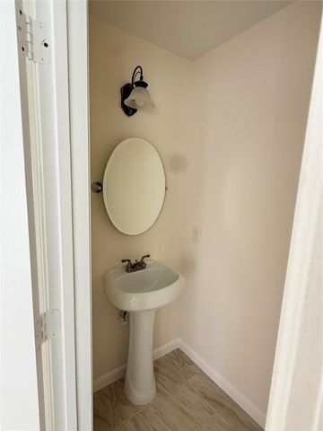 321 W 21st St, Riviera Beach, FL 33404