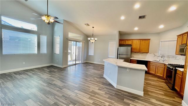 7398 West Shelbourne Avenue, Las Vegas, NV 89113