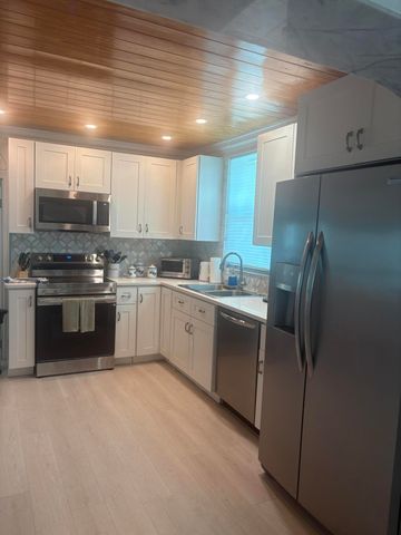 630 CLAREMORE Drive, West Palm Beach, FL 33401