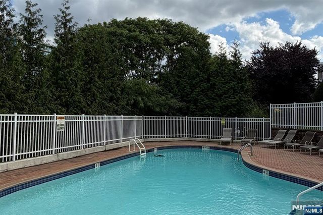 800 River Road 333, Edgewater, NJ 07020