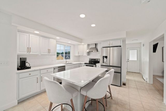 3 Samantha Ln, Plympton, MA 02367