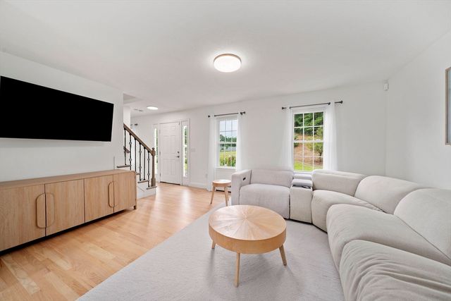 3 Samantha Ln, Plympton, MA 02367