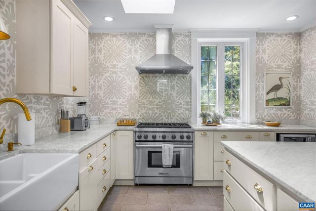 1204 BLUE RIDGE RD, Charlottesville, VA 22903