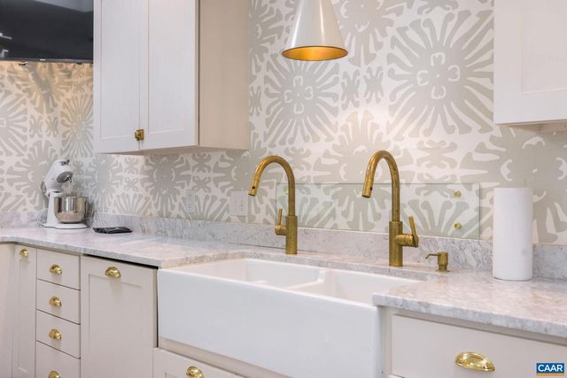 1204 BLUE RIDGE RD, Charlottesville, VA 22903